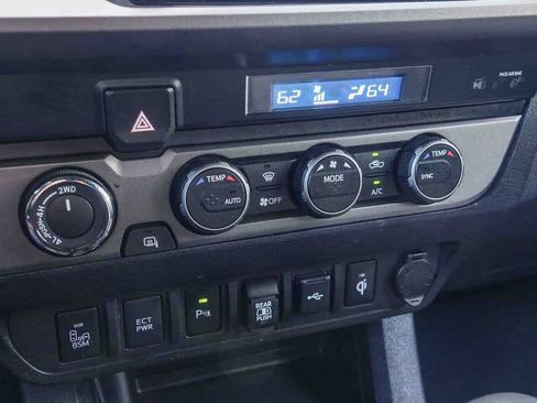 Used 2022 Toyota Tacoma TRD Sport image 21