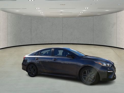 Used 2021 Kia Forte GT-Line w/ GT-Line Premium Package image 3