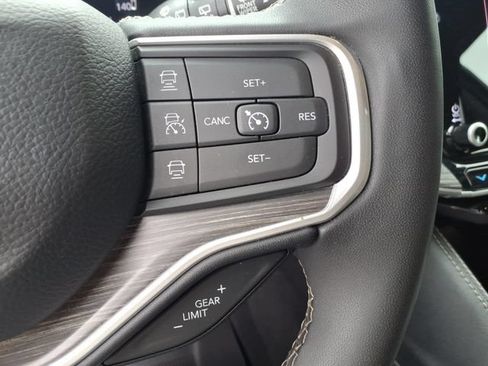 Used 2024 Jeep Wagoneer Series III AWD/4WD image 29