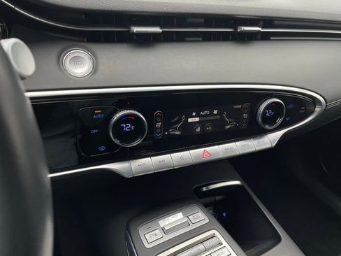 Used 2023 Genesis GV70 2.5T w/ Select Package image 18