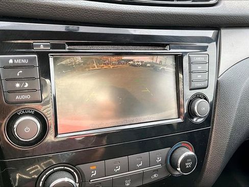 Used 2019 Nissan Rogue Sport S image 11