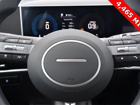 Used 2025 Hyundai Tucson SE image 17