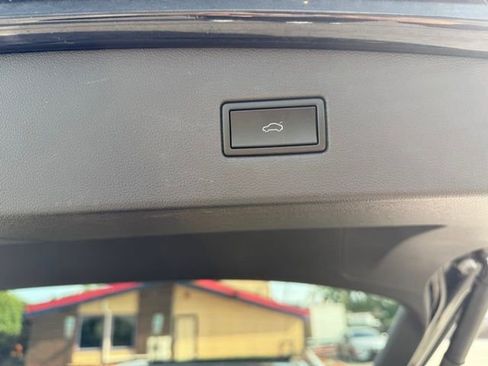 Used 2020 Volkswagen Tiguan SEL Premium R-Line image 12