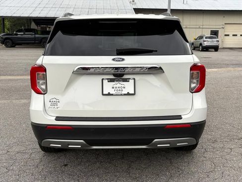 Used 2024 Ford Explorer XLT w/ Equipment Group 202A RWD image 6