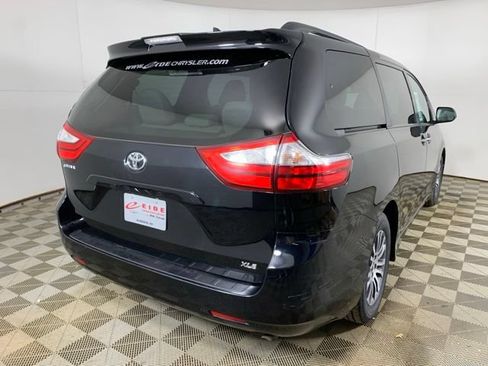 Used 2018 Toyota Sienna XLE FWD image 17