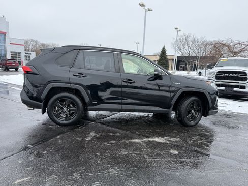 Used 2020 Toyota RAV4 XLE image 10