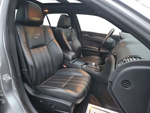 Used 2018 Chrysler 300 S image 44