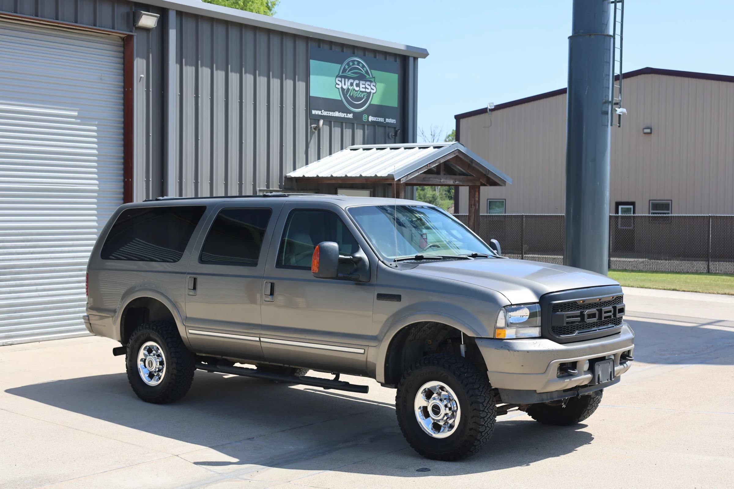 Used 2004 Ford Excursion Limited AWD/4WD image 16