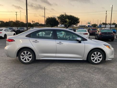 Used 2025 Toyota Corolla LE FWD image 4