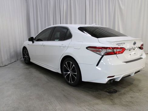 Used 2019 Toyota Camry SE w/ Sunroof Package image 29