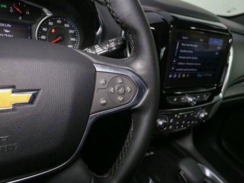 Used 2023 Chevrolet Traverse LT AWD/4WD image 34