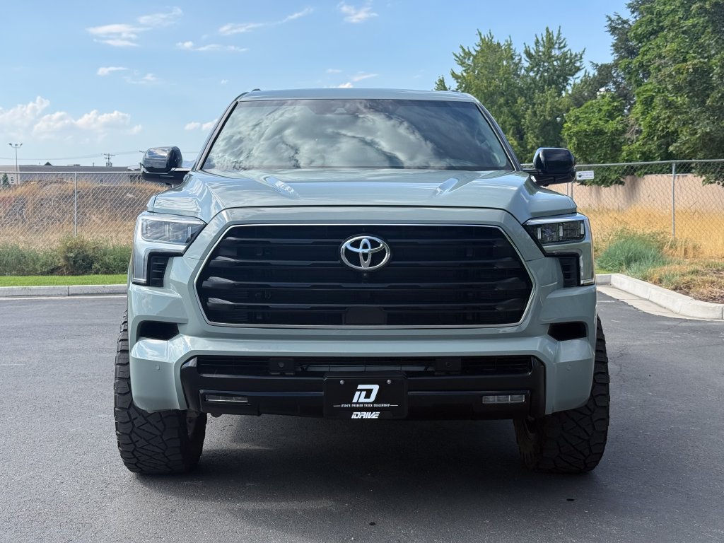 Used 2025 Toyota Sequoia Limited w/ Tow Technology Package AWD/4WD image 5