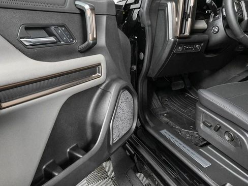 New 2025 GMC Hummer EV 3X w/ LPO, Illumination Package image 6