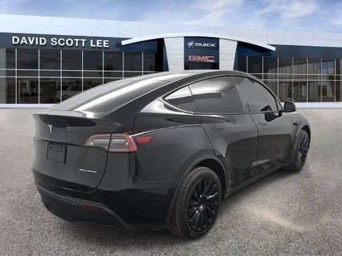 Used 2023 Tesla Model Y Long Range AWD/4WD image 2