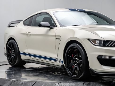 Used 2020 Ford Mustang Shelby GT350R w/ GT350R Equipment Group 920A RWD image 32