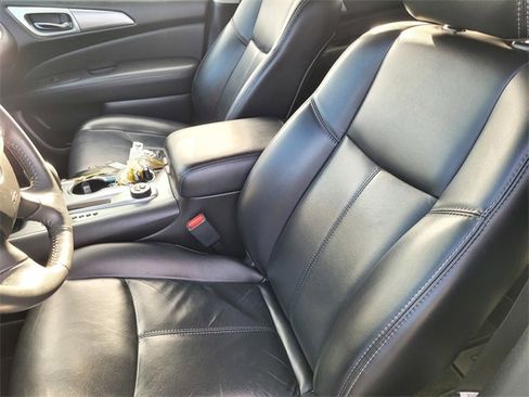 Used 2018 Nissan Pathfinder SL image 16