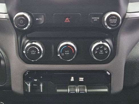 Used 2024 RAM 2500 Big Horn AWD/4WD image 17
