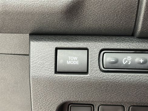 Used 2026 Nissan Frontier PRO-4X AWD/4WD image 24