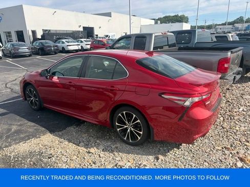 Used 2019 Toyota Camry SE FWD image 2