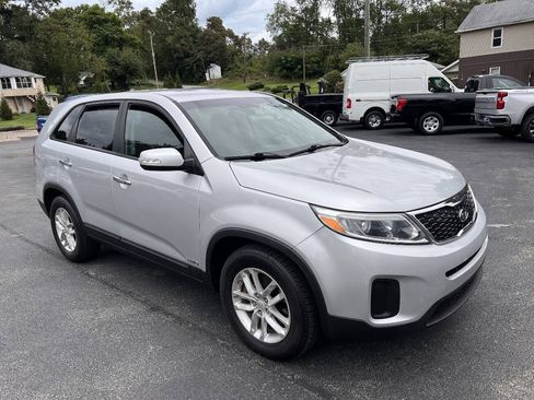 Used 2014 Kia Sorento LX AWD/4WD image 3