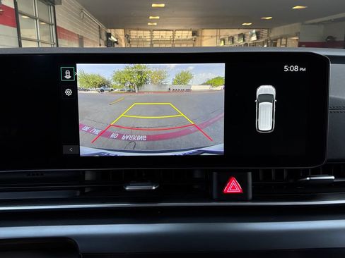 Used 2026 Kia Carnival FWD image 35
