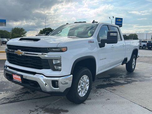 New 2026 Chevrolet Silverado 3500 LT w/ Convenience Package image 2