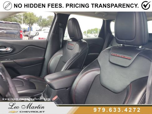 Used 2022 Jeep Cherokee Trailhawk AWD/4WD image 14