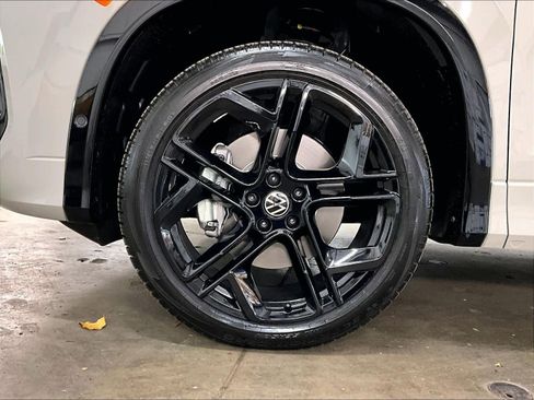 New 2026 Volkswagen Tiguan SE R-Line image 14