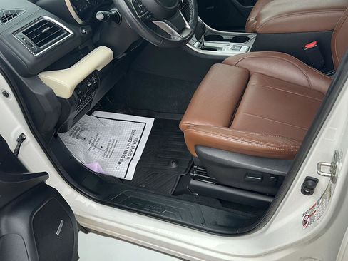 Used 2019 Subaru Ascent Touring w/ Popular Package #3 AWD/4WD image 10