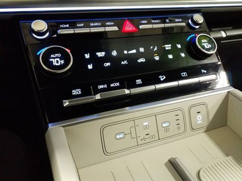 Certified 2025 Hyundai Santa Fe Limited image 7