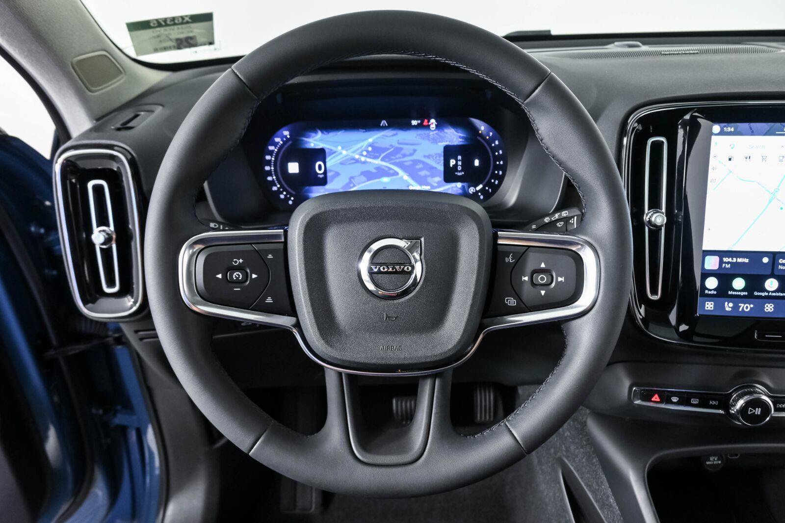 Used 2024 Volvo XC40 B5 Plus w/ Protection Package Premier AWD/4WD image 9