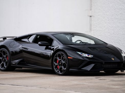 Used 2023 Lamborghini Huracan Tecnica image 2