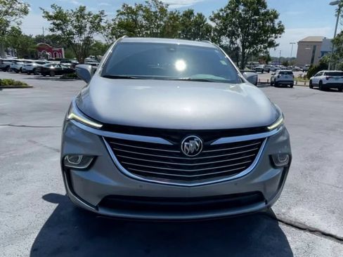 Used 2023 Buick Enclave Essence FWD image 3