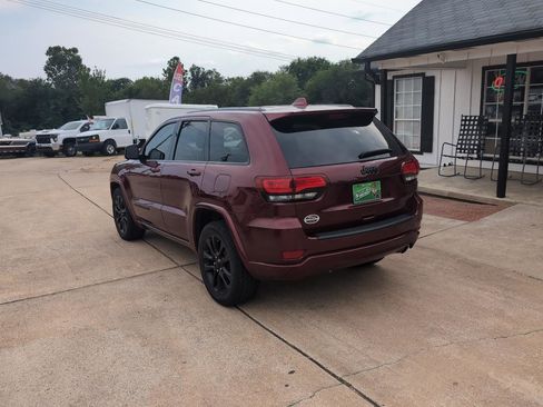 Used 2020 Jeep Grand Cherokee Altitude RWD image 7