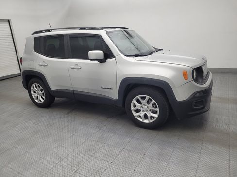 Used 2018 Jeep Renegade Latitude w/ Popular Equipment Group FWD image 11