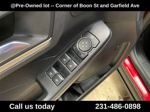 Used 2022 Ford Escape SEL w/ Technology Package AWD/4WD image 16