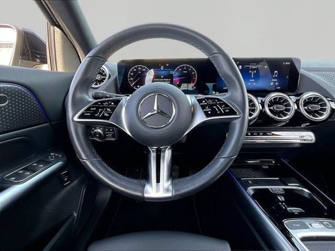 Used 2025 Mercedes-Benz GLA 250 4MATIC image 17