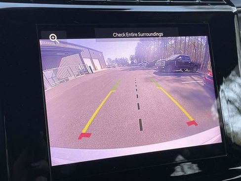 Used 2024 Jeep Grand Cherokee Laredo image 5