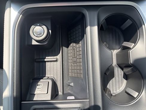 Used 2025 Ford Expedition Platinum w/ Driver's Package image 28