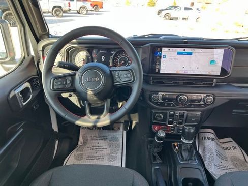Used 2024 Jeep Wrangler Unlimited Rubicon image 15