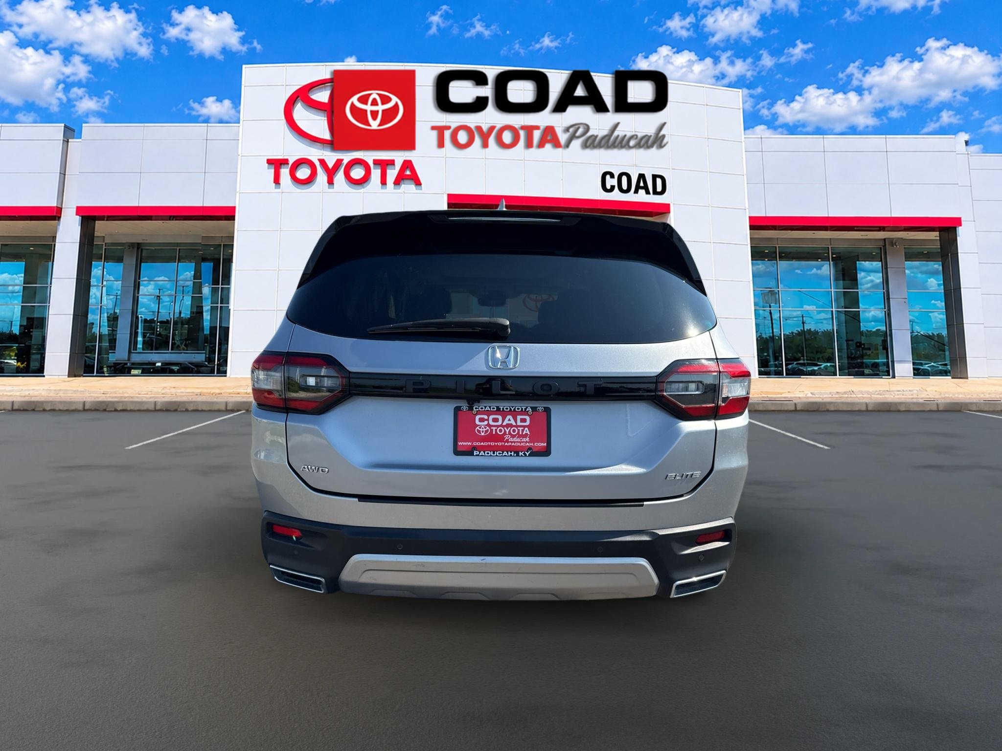 Used 2023 Honda Pilot Elite image 4
