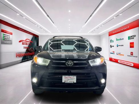 Used 2019 Toyota Highlander XLE AWD/4WD image 2