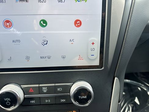 Used 2024 Ford Edge SEL image 21