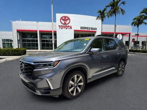 Used 2025 Honda Pilot Touring image 3