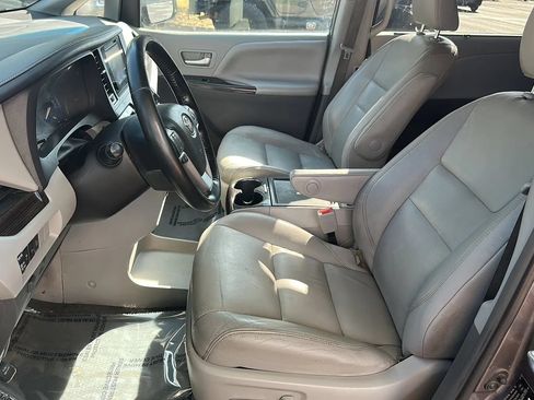 Used 2015 Toyota Sienna XLE w/ XLE Navigation Package AWD/4WD image 13