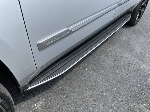Used 2017 Cadillac Escalade ESV Luxury AWD/4WD image 25