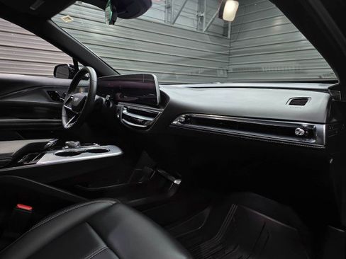 Used 2024 Cadillac Lyriq Tech AWD/4WD image 12