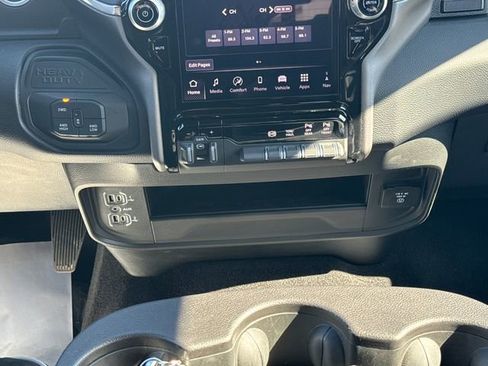 Used 2026 RAM 2500 Laramie AWD/4WD image 23