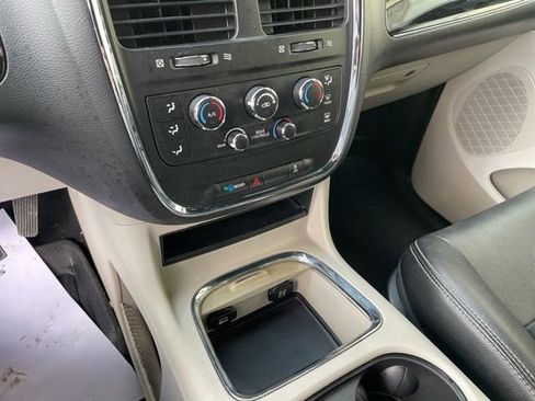 Used 2019 Dodge Grand Caravan SXT image 24