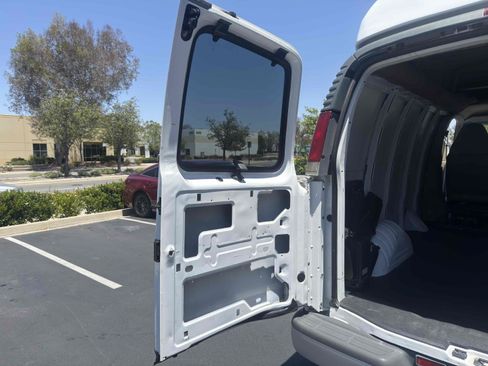 Used 2001 Chevrolet Express 3500 w/ Convenience Pkg 1 RWD image 24